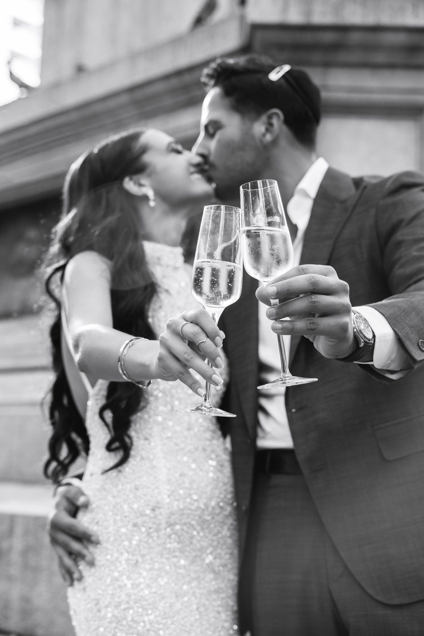 Black and white champagne kiss